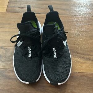 Nike Free Black and White Sneakers S 5.5!